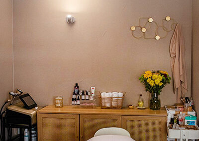 Espace de massage conçu pour la détente et le confort des clientes à Albi, Tarn